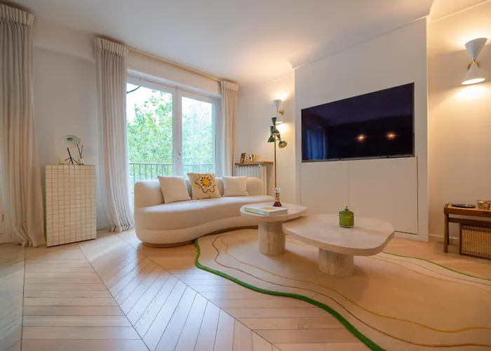 Luxury Flat Eiffel Tower View Апартаменты Париж