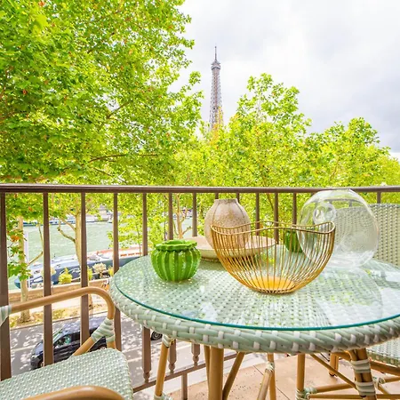 Luxury Flat Eiffel Tower View Apartment